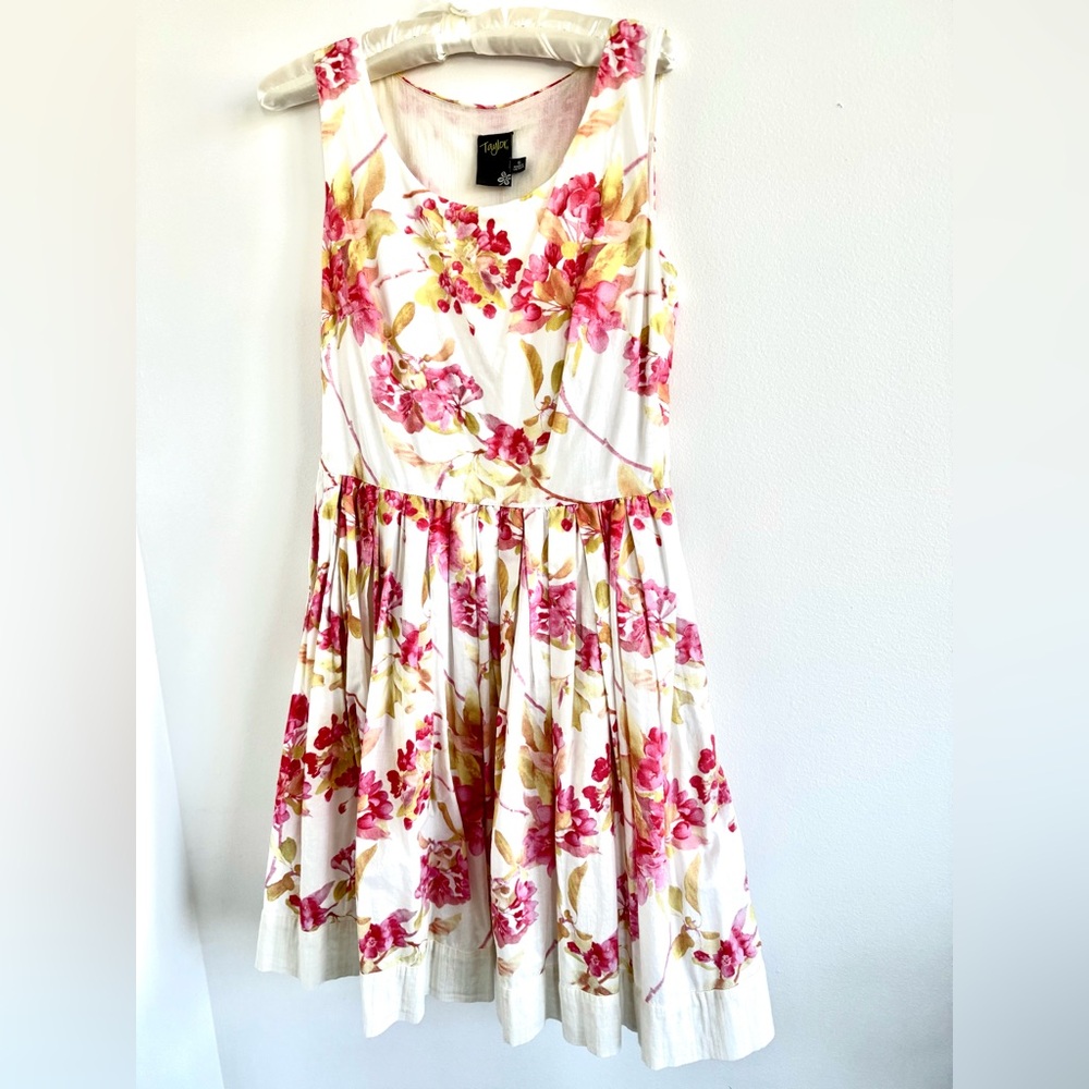 Taylor Vintage Pink floral Dress